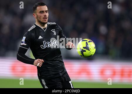 Turin, Italien. 12. März 2023. Turin, Italien, 12. März 2023, Filip Kostic vom FC Juventus in Aktion während des Fußballspiels der Serie A vor dem FC Juventus und der UC Sampdoria im Allianz-Stadion am 12. März 2023 in Turin, Italien . Kredit: Marco Canoniero/Alamy Live News Stockfoto