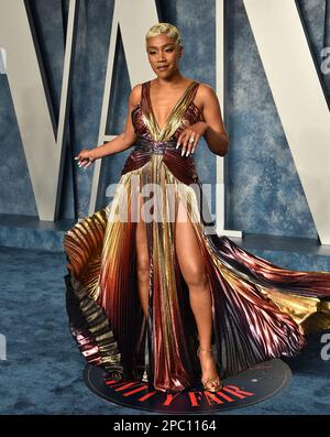 Beverly Hills, USA. 12. März 2023. Tiffany Haddish trifft am 12. März 2023 auf der Vanity Fair Oscar Party im Wallis Annenberg Center for the Performing Arts in Beverly Hills, Kalifornien, ein. © OConnor-Arroyo/AFF-USA.com Kredit: AFF/Alamy Live News Stockfoto