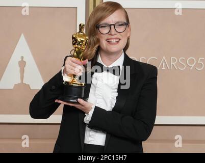 Los Angeles, USA. 12. März 2023. Sarah Polley, Gewinner des Best Adapted Screenplay Award für „Women Talking“, der am 12. März 2023 bei den Academy Awards 95. im Dolby Theatre in Los Angeles, Kalifornien, für Fotos posiert. (Foto: Sthanlee B. Mirador/Sipa USA) Guthaben: SIPA USA/Alamy Live News Stockfoto