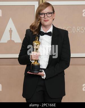 Sarah Polley, Gewinnerin des Best Adapted Drehbuchpreises für „Women Talking“, die bei den Academy Awards 95. für Fotos im Presseraum posieren, die am 12. März 2023 von der Academy of Motion Picture Arts and Sciences im Dolby Theatre in Los Angeles, Kalifornien, veranstaltet werden. (Foto: Sthanlee B. Mirador/Sipa USA) Stockfoto