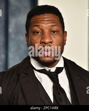 Beverly Hills, USA. 12. März 2023. Jonathan Majors, die zur Vanity Fair Oscar Party im Wallis Annenberg Center for the Performing Arts am 12. März 2023 in Beverly Hills, Kalifornien, eintreffen. © OConnor-Arroyo/AFF-USA.com Kredit: AFF/Alamy Live News Stockfoto