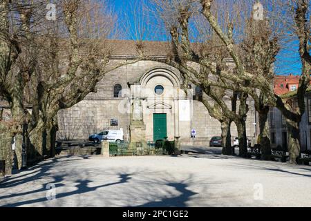 Padron, Galicien. Spanien. 6. Februar 2023. Blick auf die Kirche Santiago Apostol de Padron Stockfoto