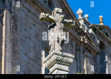 Padron, Galicien. Spanien. 6. Februar 2023. Skulptur Jesu in einem Kreuz. Kloster von O Carme. Convento do Carmo Stockfoto