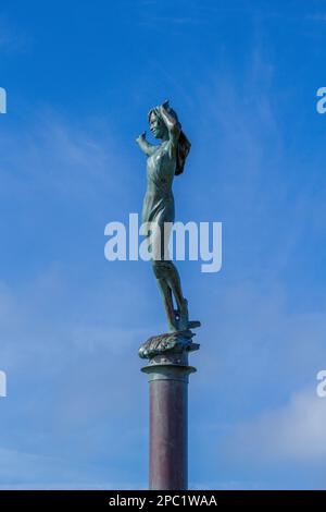 Gedenkstatue von Ekaterine Frolov, einer russischen Studentin, Capstone Point, Ilfracombe, North Devon, UK Stockfoto