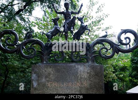 Eingang zum Tisch Children's Zoo im Central Park, New York City, entworfen vom amerikanischen Bildhauer Paul Manship Stockfoto