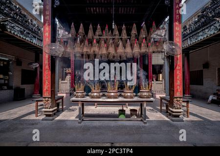 Der Thien-Hau-Tempel (der Thanh Guildhall) ist ein chinesischer Tempel der chinesischen Göttin des Meeres, Mazu auf der Nguyễn Trãi-Straße in Ho-Chi-Minh-Stadt, Stockfoto