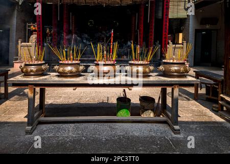 Der Thien-Hau-Tempel (der Thanh Guildhall) ist ein chinesischer Tempel der chinesischen Göttin des Meeres, Mazu auf der Nguyễn Trãi-Straße in Ho-Chi-Minh-Stadt, Stockfoto