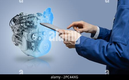 Entwicklungsingenieur mit Tablet-Computer und einem Motorenmodell, das in Augmented Reality entwickelt wurde. Stockfoto