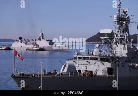 Kroatien. 13. März 2023. Die Ankunft der niederländischen Fregatte RM HNLMS De zeven provincien' im Hafen von Split, Kroatien, am 13. März 2023, Foto: Ivo Cagalj/PIXSELL Credit: Pixsell/Alamy Live News Stockfoto