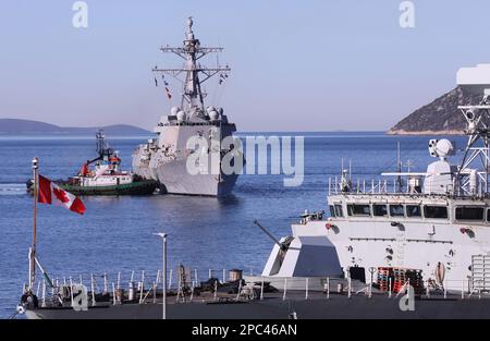 Kroatien. 13. März 2023. Die Ankunft des amerikanischen Kommandoschiffs der NATO-Gruppe, des RM-Zerstörers USS „James E Williams“ (DDG-95). Nach Split, Kroatien, am 13. März 2023, Foto: Ivo Cagalj/PIXSELL Credit: Pixsell/Alamy Live News Stockfoto