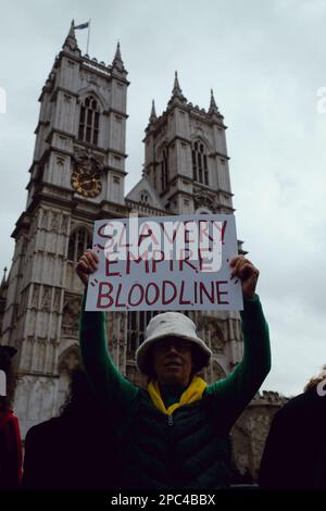 London, Großbritannien. 13. März 2023. Protest beim Empire Day Service - Not My King Credit: João Daniel Pereira/Alamy Live News Stockfoto