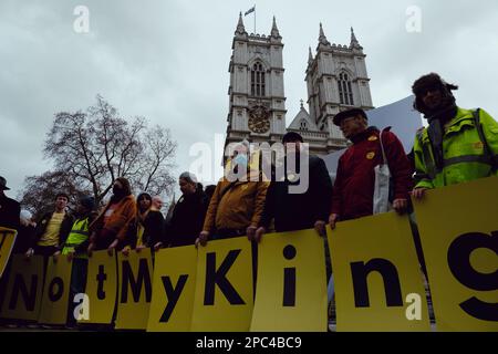 London, Großbritannien. 13. März 2023. Protest beim Empire Day Service - Not My King Credit: João Daniel Pereira/Alamy Live News Stockfoto