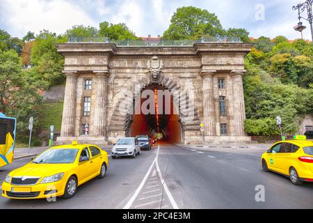 Der wunderschöne Adam Clark Tunnel (Budaer Burgtunnel) unter dem Burgberg in Budapest. Standort: Budapest, Ungarn, Europa Stockfoto