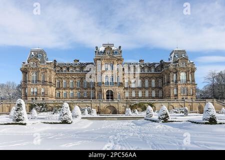 Das Bowes Museum im Winter, Barnard Castle, Teesdale, County Durham, Großbritannien Stockfoto