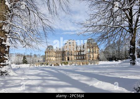 Das Bowes Museum im Winter, Barnard Castle, Teesdale, County Durham, Großbritannien Stockfoto