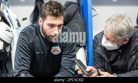 München, Deutschland. 13. März 2023. DEL, Medienrunde mit Trainern und Spielern von EHC Red Bull München, Training: Andreas Eder im Interview. Kredit: Ulrich Gamel/Bildagentur kolbert/dpa/Alamy Live News Stockfoto