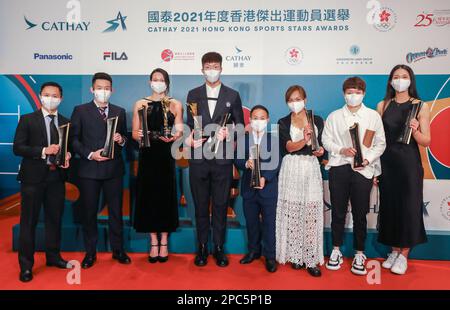 GEWINNER DER CATHAY 2021 HONG KONG SPORTS STARS AWARDS von links: LAU Chi-ming (Karate), WONG Chun-ting (Tischtennis), Siobhan Bernadette Haughey (Schwimmen), Edgar CHEUNG Ka-Long (Fechten), CHU man-kai (para-Badminton), Sarah LEE Wai-sze (Radfahren), DOO Hoi-kem (Tischtennis) und Vivian man-wai (Fotoverleihung) für die man-wai-wai-wai-Wai-Zeremonie). 31AUG22 SCMP/Xiaomei Chen Stockfoto