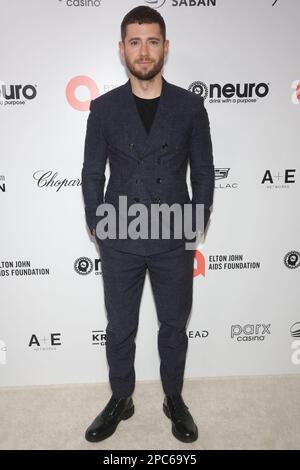 Julian Morris nimmt am 12. März 2023 in West Hollywood, Los Angeles, USA, an der jährlichen Academy Awards-Zuschauerparty 31. der Elton John AIDS Foundation Teil. Foto: Fati Sadou/ABACAPRESS.COM Stockfoto