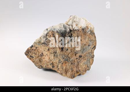 Lithiophilit, ein lithiumhaltiges Mineral. Probe von Viitaniemi pegmatite in Finnland. Stockfoto