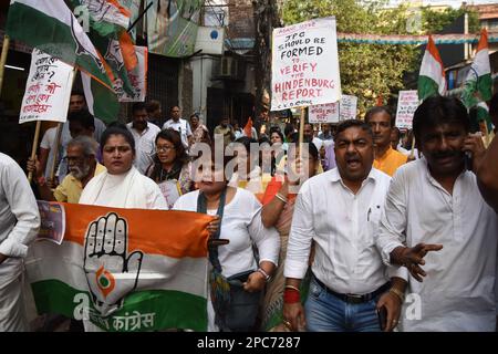 Kalkutta, Indien. 13. März 2023. Protestkundgebung des westbengalischen Pradesh-Kongresskomitees gegen Raj Bhavan gegen die Adani-Hindenburg-Reihe und den Tapan-Kandu-Mordtag in Kolkata, Indien, am 13. März 2023. (Foto: Biswarup Ganguly/Pacific Press/Sipa USA) Guthaben: SIPA USA/Alamy Live News Stockfoto