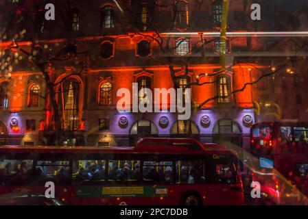 India House in Aldwych, beleuchtet bei Nacht, London, England, Großbritannien Stockfoto