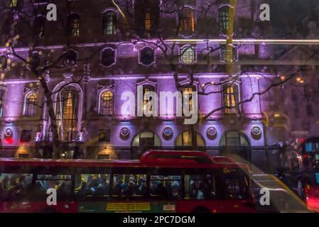 India House in Aldwych, beleuchtet bei Nacht, London, England, Großbritannien Stockfoto