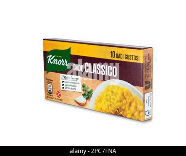 Neapel - Italien - 23. Februar 2023: Packung mit 10 Kräuterbrühe der Marke Knorr Stockfoto