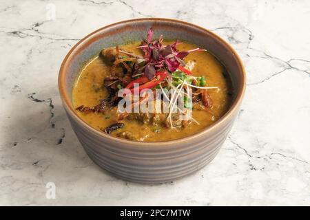 Indisches Essen (Küche) Yakhani Gosht Stockfoto