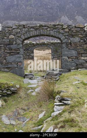 Ruinen in verlassener Schiefermine, Cwm Pennant, Snowdonia, Gwynedd, North Wales, Großbritannien, Europa Stockfoto