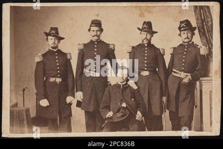 Fünf unidentifizierte Soldaten in Kavallerieuniformen der Union. Liljenquist Family Sammlung von Bürgerkriegsfotos, pp/liljpaper. Usa, Armee, Volk, 1860-1870, Soldaten, Union, 1860-1870, Militäruniformen, Union, 1860-1870, USA, Geschichte, Bürgerkrieg, 1861-1865, Militärpersonal, Gewerkschaft. Stockfoto