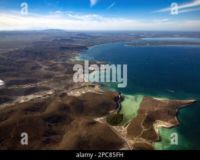 Die Schönheit des Balandra Beach in La paz BCS mexiko, Luftaufnahme aus dem Flugzeug, bevor Sie das türkisfarbene Wasserparadies landen Stockfoto