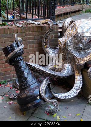 Leigh Dyers Oktopus greift einen Turm in Hastings an Stockfoto