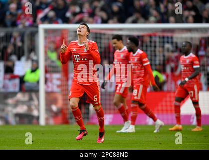 Goal Celebration Benjamin Pavard FC Bayern München FCB (05) Sadio Mané Bayern FC München FCB (17) Alphonso Davies FC Bayern München FCB (19) Jamal Mus Stockfoto