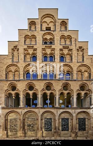 Fassade Overstolzenhaus mit Stufengabel, eines der ältesten erhaltenen Patrizierhäuser in Deutschland, Köln, Rheinland, Nordrhein-Westfalen Stockfoto