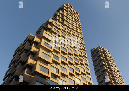 Zwei neue Wolkenkratzer, gebaut in Solna, Stockholm, Schweden Stockfoto