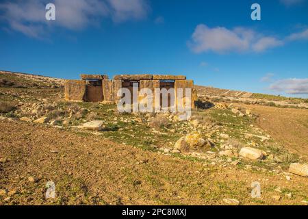 Dolmen in Westtunesien. Les Mégalithes d'Ellès, Kef, Tunesien, Erkundung der antiken Megalithen Stockfoto