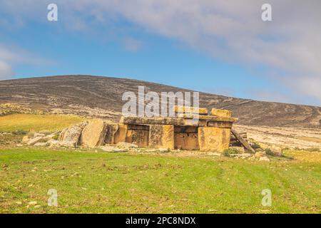 Dolmen in Westtunesien. Les Mégalithes d'Ellès, Kef, Tunesien, Erkundung der antiken Megalithen Stockfoto