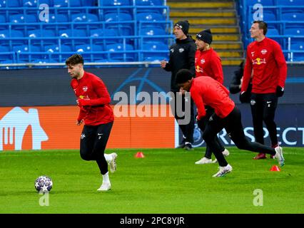 RB Leipzigs Dominik Szoboszlai (links) während eines Trainings im Etihad Stadium, Manchester. Foto: Montag, 13. März 2023. Stockfoto