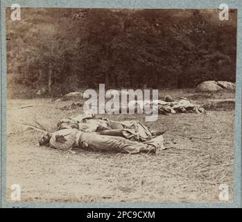 Konföderierte Soldaten, als sie in der Nähe des Schlachtfeldes von Gettysburg fielen. Ist Teil von Bürgerkriegsfotos (Anthony-Taylor-Rand-Ordway-Eaton Collection). Usa, Geschichte, Bürgerkrieg, 1861-1865, Opfer, Konföderierter, Gettysburg, Schlacht von, Gettysburg, Pa, 1863 Tote, Konföderierte, Kriegsopfer, Pennsylvania, Gettysburg, 1860-1870, Battlefields, Pennsylvania, Gettysburg, 1860-1870. Stockfoto