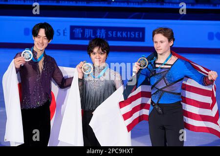 Turin, Italien. 10. Dezember 2022. (L) Sota Yamamoto aus Japan (Silber), (C) Shoma Uno aus Japan (Gold) und (R) Ilia Malinin aus den USA (Bronze) posieren mit ihren Medaillen in den Senioren während des ISU Grand Prix des Eiskunstlauf-Finales Turin in Palavela. (Kreditbild: © Davide Di Lalla/SOPA Images via ZUMA Press Wire) NUR REDAKTIONELLE VERWENDUNG! Nicht für den kommerziellen GEBRAUCH! Stockfoto