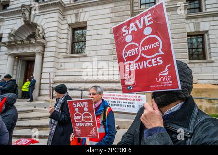 London, Großbritannien. 13. März 2023. Von der Unite Union außerhalb des Finanzministeriums organisierter Protest über Sparschuldenberatungsdienste. Kredit: Guy Bell/Alamy Live News Stockfoto