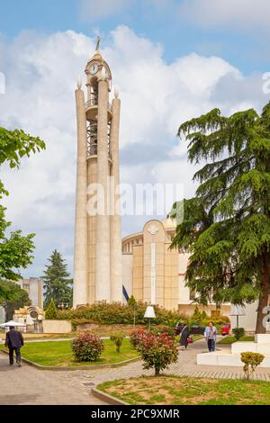 Tirana, Albanien - April 25 2019: Die Auferstehung Christi Orthodoxe Kathedrale (Albanisch: Katedralja Ortodokse "Ngjallja e Krishtit") ist eine riesige Orthode Stockfoto