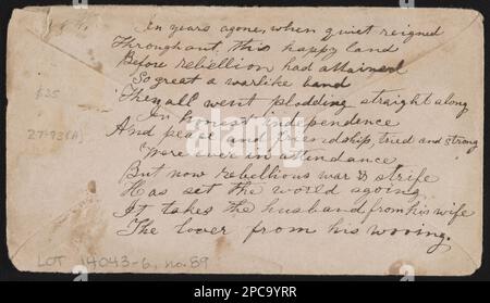 Der Umschlag aus dem Bürgerkrieg zeigt Columbia mit einem Schwert, das über marschierenden Soldaten schwebt. Der Titel wurde vom Bibliothekspersonal erfunden, adressiert an Miss Mary J. Chambers, Toledo, Tama County, Iowa; unleserlicher Poststempel, Ein handgeschriebenes Gedicht auf Verso: In Jahren, als Stille herrschte, in diesem glücklichen Land. Bevor sich die Rebellion durchgesetzt hatte, war sie so groß, eine kriegerische Hand. Dann ging alles direkt weiter, in ehrlicher Unabhängigkeit. Und Frieden und Freundschaft, versucht und stark, waren stets anwesend. Aber jetzt hat der rebellische Krieg und der Streit die Welt in Schwung gebracht. Es nimmt den Ehemann seiner Frau, den Liebhaber von seinem Werben, GIF Stockfoto