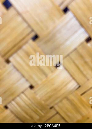 Gewebtes Holzmuster. Korb aus Korb mit Struktur verschwommen. Stockfoto