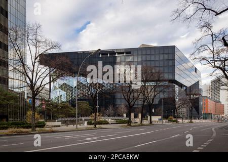 Berlin, Deutschland 12-05-2020 Axel Springer Neubau in Berlin, entworfen von Rem Koolhaas, Gründer des Büros für Metropolitanische Architektur. Stockfoto
