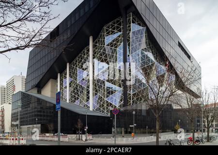 Berlin, Deutschland 12-05-2020 Axel Springer Neubau in Berlin, entworfen von Rem Koolhaas, Gründer des Büros für Metropolitanische Architektur. Stockfoto