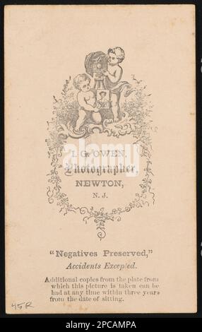 Unbekannte Frauen und Männer, wahrscheinlich Schwestern und Brüder Owen, Fotograf, Newton, N.J.. Titel entworfen von Library Staff, in: Carte de Visite Album Associated with Mary A.E. Keen, Krankenschwester im Seminary Hospital, Washington, D.C., und Chesapeake Hospital, Fort Monroe, Virginia, Seite 45, Foto rechts, Geschenk; Tom Liljenquist; 2020; (DLC/PP-2017:171-4, vormals Deponierung D076), gekauft von: Chris Foard, The Foard Collection of Civil war Nursing, August 2020, pp/liljpaper, pp/liljwoch. Familien, 1860-1870, Usa, Geschichte, Bürgerkrieg, 1861-1865, Medizinische Aspekte, Union, Vereinigte Staaten, Histo Stockfoto