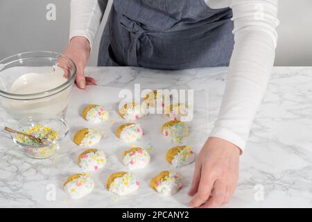 Oster-Zitronenkeks mit weißer Schokolade Stockfoto