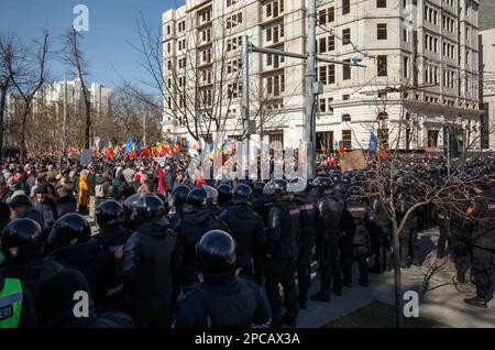 Chisinau, Moldawien - 12. März 2023: Rallye gegen die Regierung in Chisinau, organisiert von "Bewegung für das Volk" Stockfoto