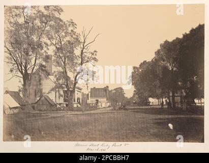 Main Street, City Point, Virginia, 1865. März. Titel abgeschrieben von item, in: United States Military Rail Road Fotoalbum, Seite 63. Städte und Gemeinden, Virginia, Hopewell, 1860-1870, City Point (Hopewell, Va), 1860-1870, Vereinigte Staaten, Geschichte, Bürgerkrieg, 1861-1865. Stockfoto